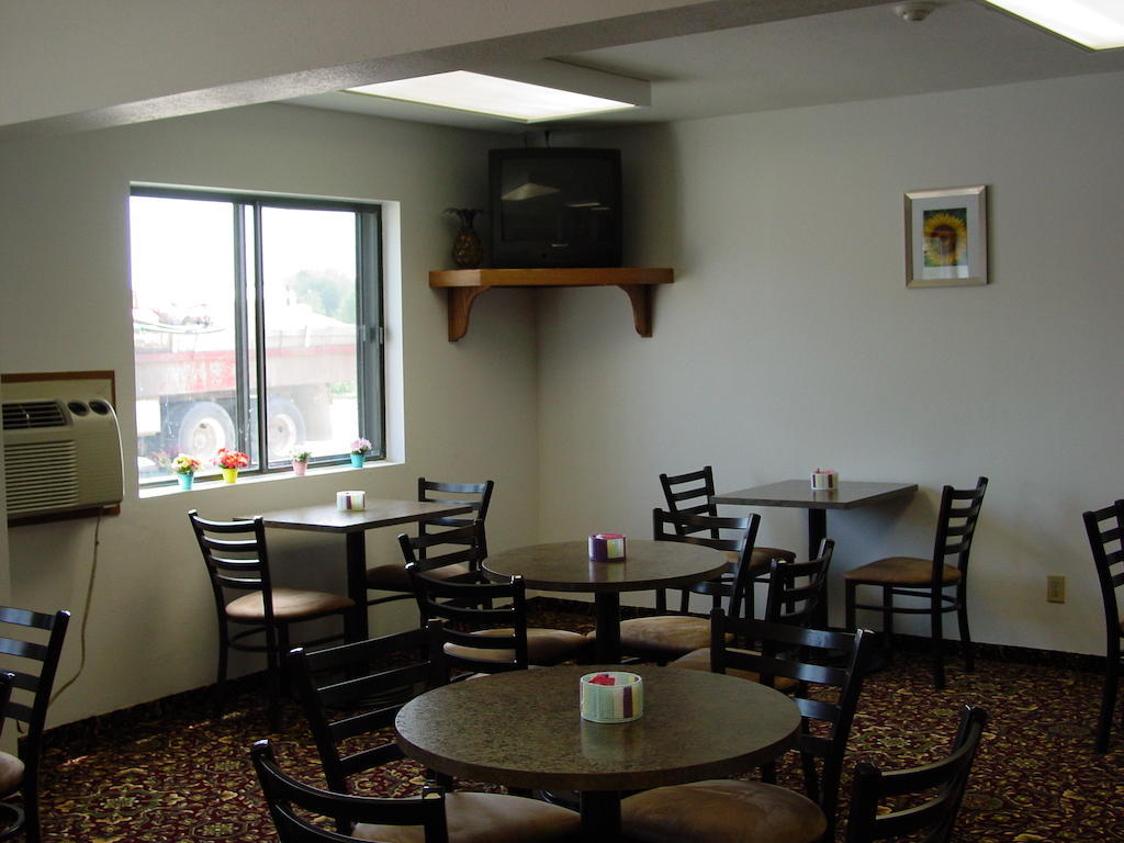 Super 8 By Wyndham Manhattan Ks Exterior foto