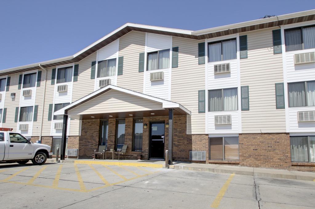 Super 8 By Wyndham Manhattan Ks Exterior foto